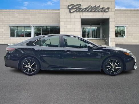 Used 2022 Toyota Camry SE FWD image 8
