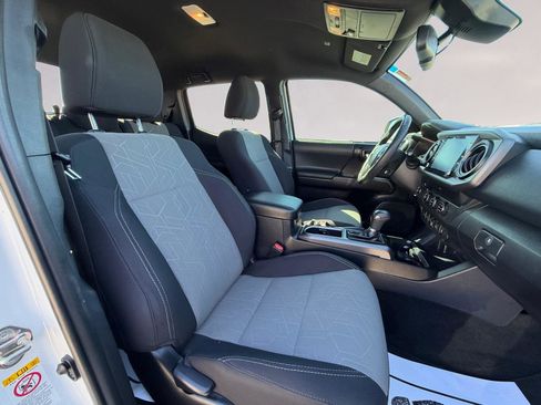 Used 2020 Toyota Tacoma TRD Sport image 15