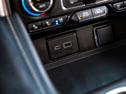 Used 2023 Chevrolet Suburban Premier image 26