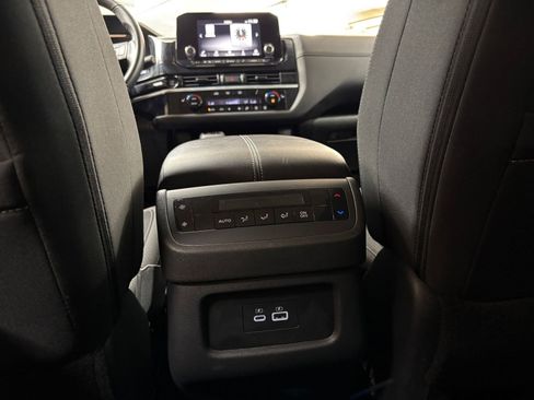 Used 2025 Nissan Pathfinder SV FWD image 24