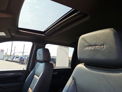 Used 2024 GMC Sierra 2500 AT4 w/ AT4 Premium Plus Package image 12