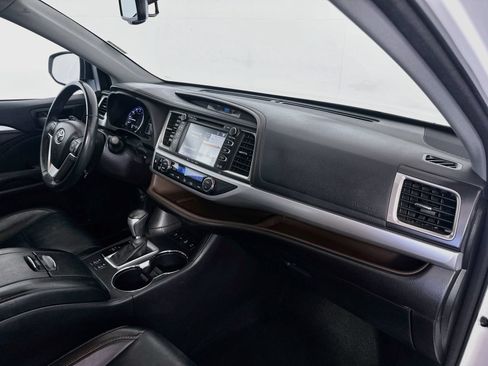 Used 2016 Toyota Highlander XLE AWD/4WD image 31
