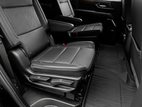 Used 2025 GMC Yukon Denali AWD/4WD image 32