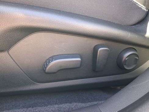 Used 2025 Subaru Crosstrek 2.0i Premium image 19