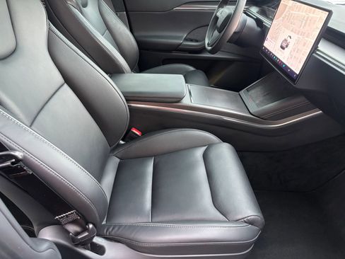 Used 2023 Tesla Model X Plaid image 12