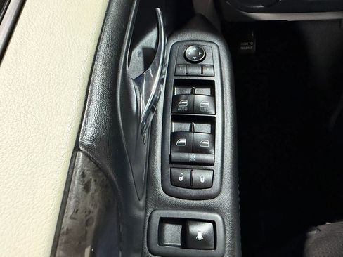 Used 2019 Dodge Grand Caravan SE FWD image 35