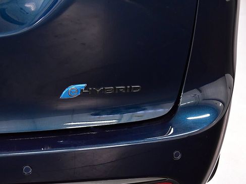 Used 2023 Chrysler Pacifica Touring-L w/ S Appearance Package FWD image 11