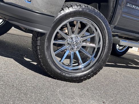 Used 2018 Chevrolet Silverado 1500 LT w/ All Star Edition image 5