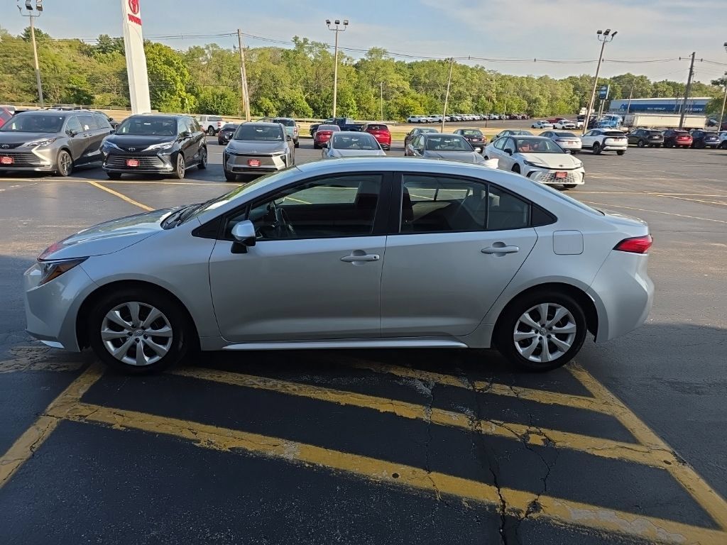 Used 2025 Toyota Corolla LE FWD image 8