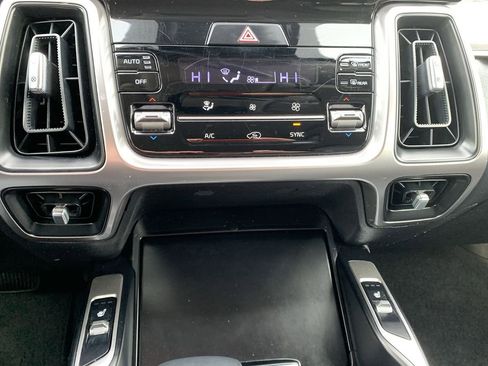 Used 2022 Kia Sorento S w/ Panoramic Sunroof Package image 25
