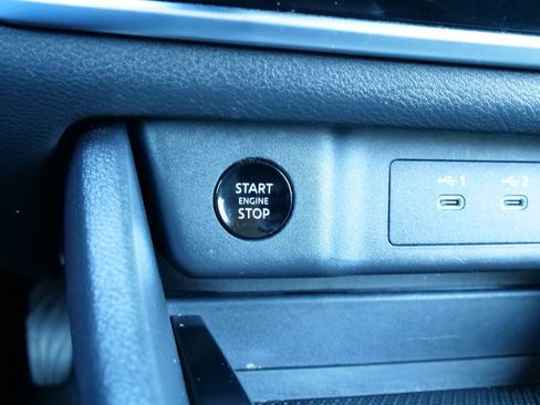 Used 2024 Nissan Rogue S image 24