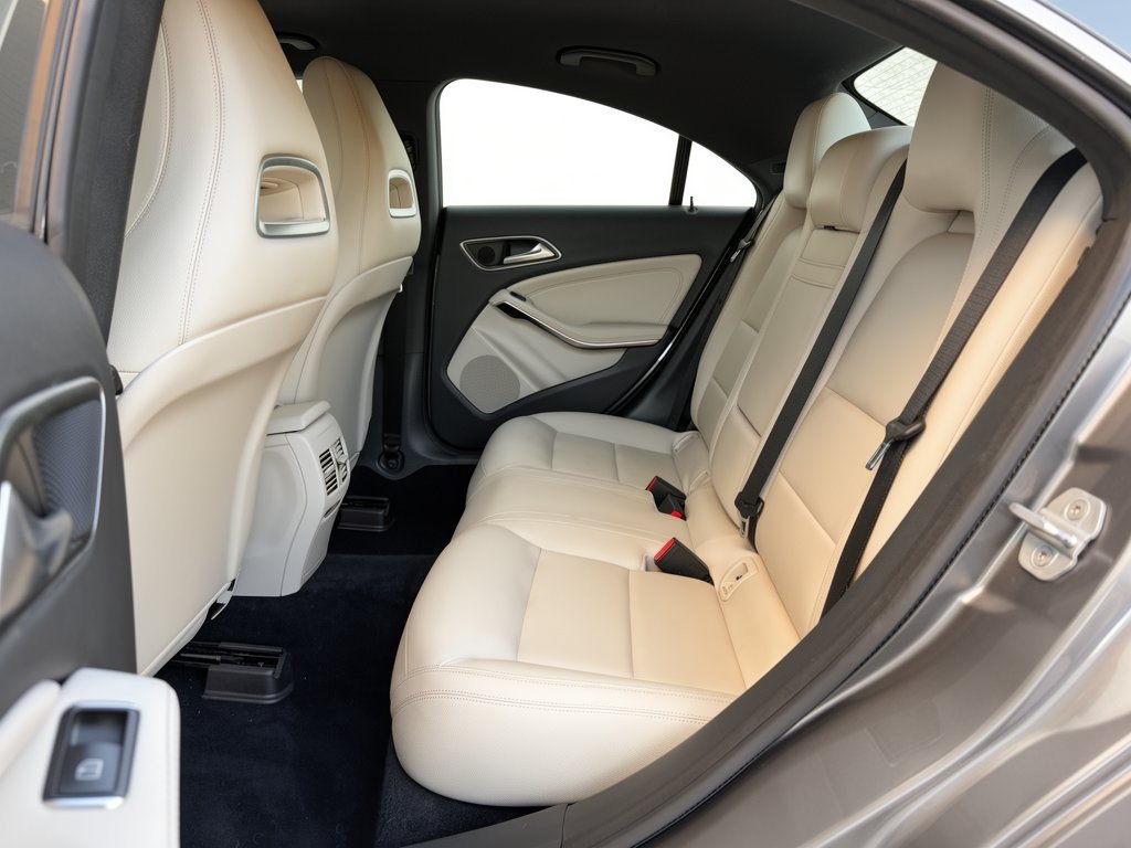 Used 2015 Mercedes-Benz CLA 250 image 25