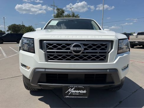 Used 2022 Nissan Frontier SV w/ Technology Package RWD image 6
