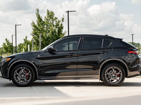 Used 2022 Alfa Romeo Stelvio Ti AWD/4WD image 6