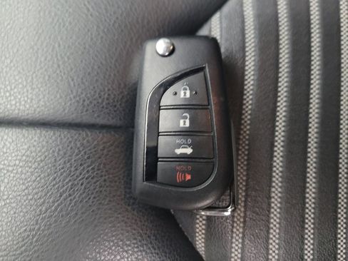 Used 2020 Toyota Camry SE image 32