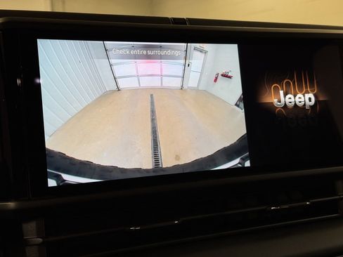 Used 2025 Jeep Wrangler Unlimited Rubicon image 38