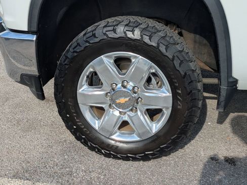 Used 2021 Chevrolet Silverado 2500 LTZ w/ LTZ Plus Package image 11