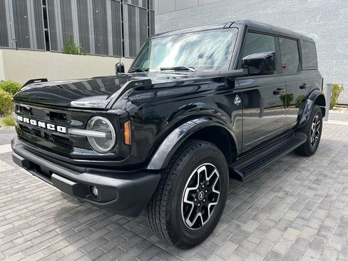 Used 2025 Ford Bronco Outer Banks AWD/4WD image 3