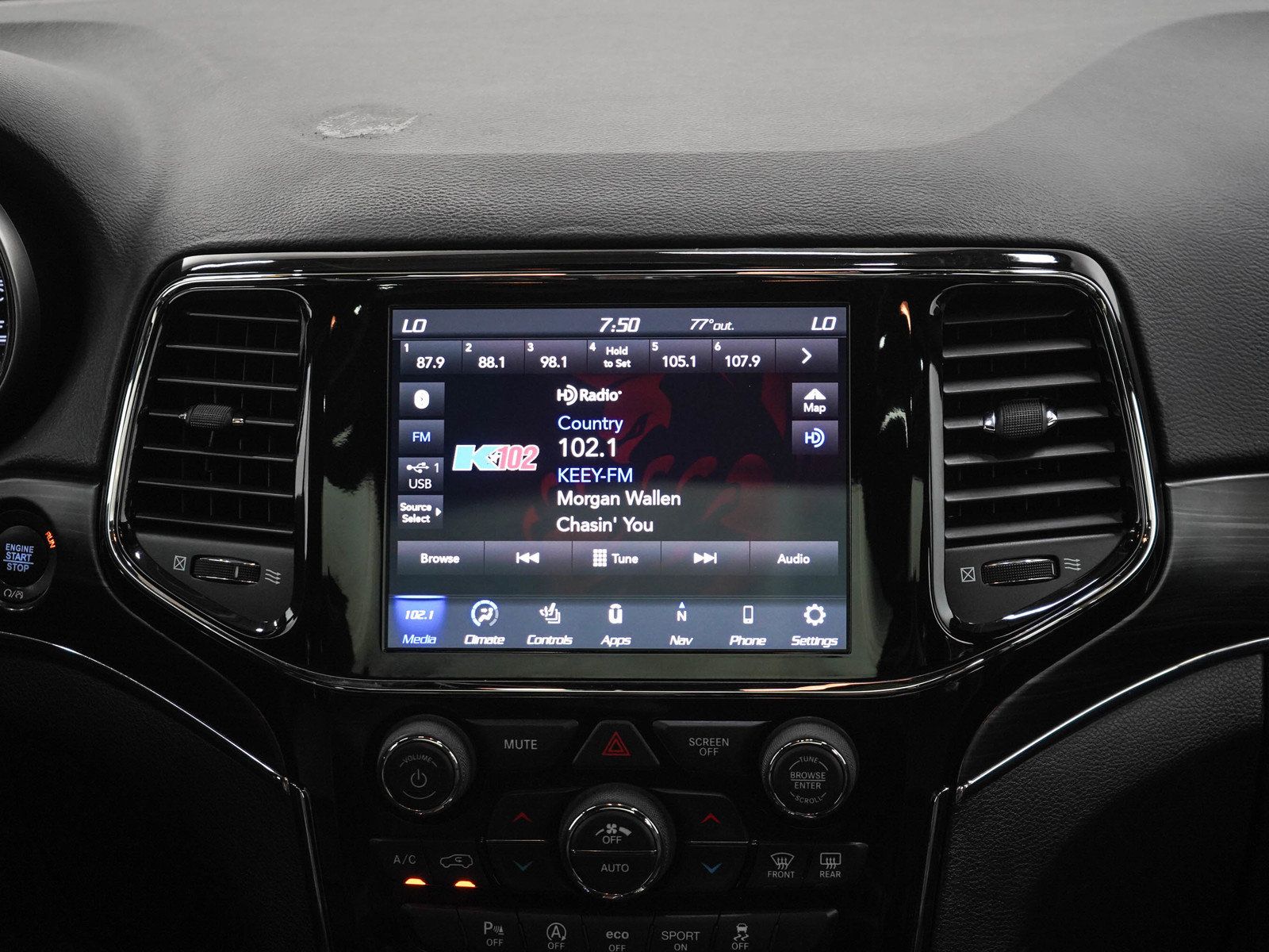 Used 2020 Jeep Grand Cherokee Limited w/ Luxury Group II AWD/4WD image 15