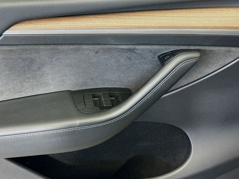 Used 2023 Tesla Model Y Long Range image 15