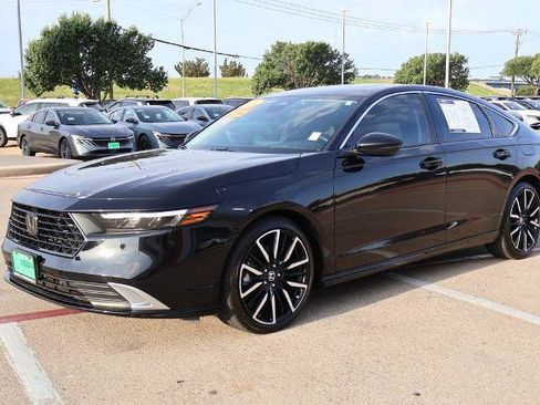 Used 2024 Honda Accord Touring image 3