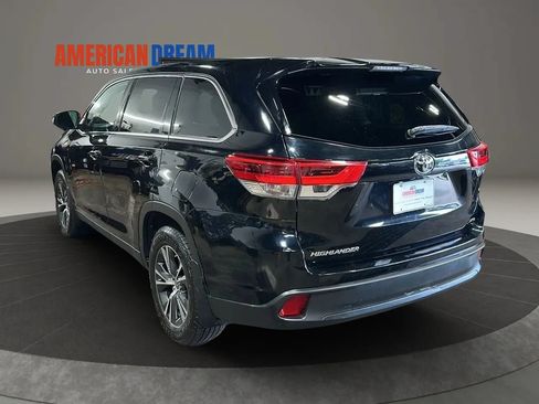 Used 2019 Toyota Highlander LE AWD/4WD image 3
