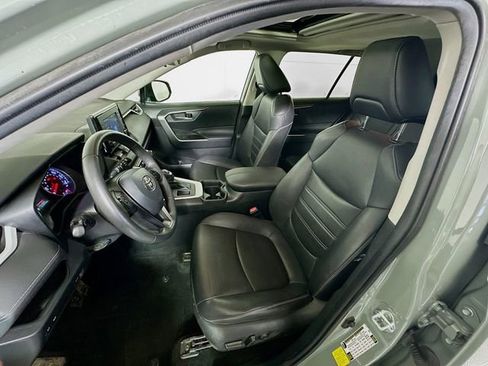 Used 2021 Toyota RAV4 XLE Premium image 12