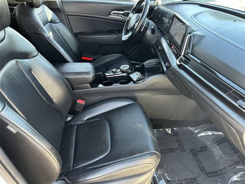 Used 2024 Kia Sportage EX image 9