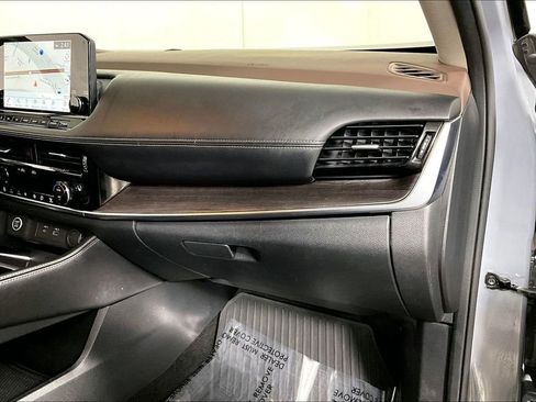 Used 2022 Nissan Rogue Platinum w/ Head-Up Display Package image 16