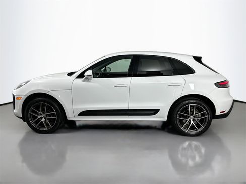 Certified 2023 Porsche Macan image 2