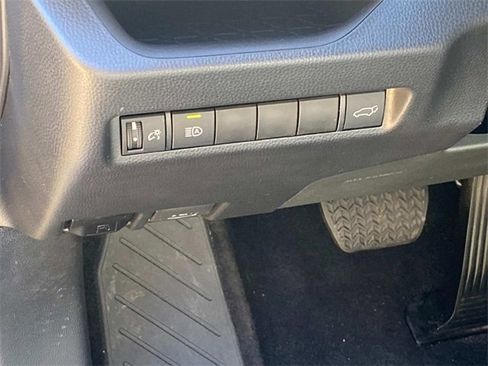 Used 2022 Toyota RAV4 XLE image 15