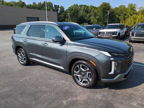 Used 2024 Hyundai Palisade Limited FWD image 2