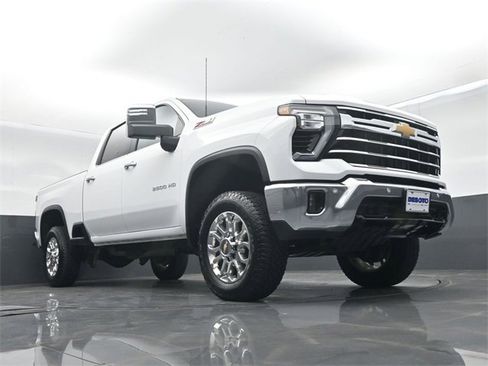 Used 2024 Chevrolet Silverado 2500 LTZ w/ LTZ Plus Package image 46