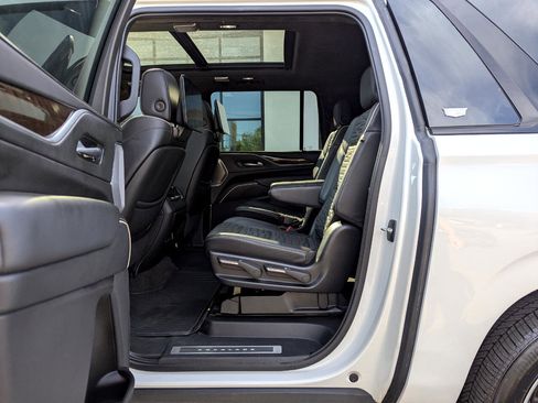 Used 2022 Cadillac Escalade ESV Sport Platinum image 42