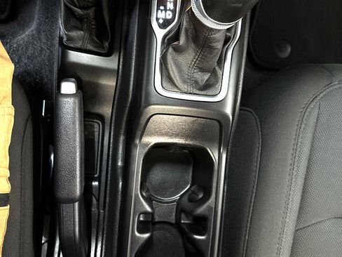 Used 2021 Jeep Gladiator Sport image 19