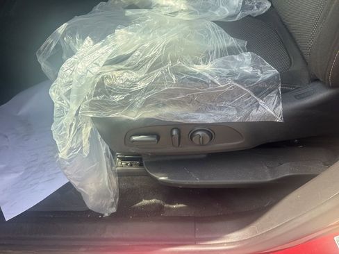 Used 2020 Chevrolet Traverse LT image 18