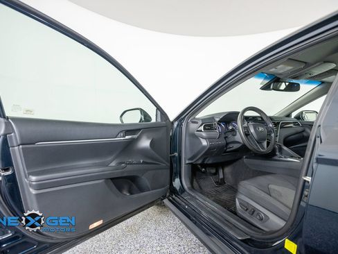 Used 2018 Toyota Camry LE w/ Convenience Package FWD image 9
