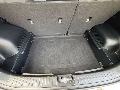 Used 2025 Kia Soul LX w/ LX Technology Package FWD image 30