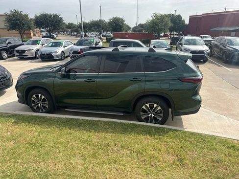 Used 2024 Toyota Highlander XLE FWD image 6