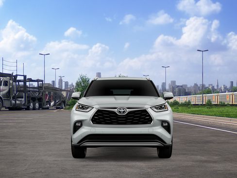 New 2026 Toyota Highlander Platinum AWD/4WD image 2