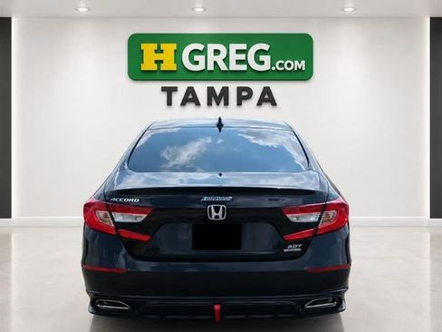Used 2022 Honda Accord Touring image 2