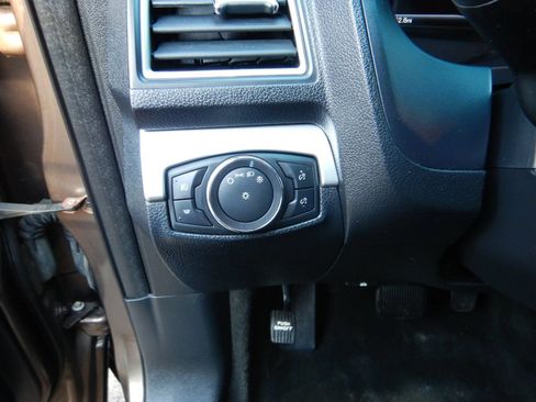 Used 2016 Ford Explorer XLT w/ Equipment Group 202A AWD/4WD image 13