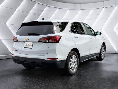 Used 2024 Chevrolet Equinox LS w/ LS Convenience Package FWD image 4
