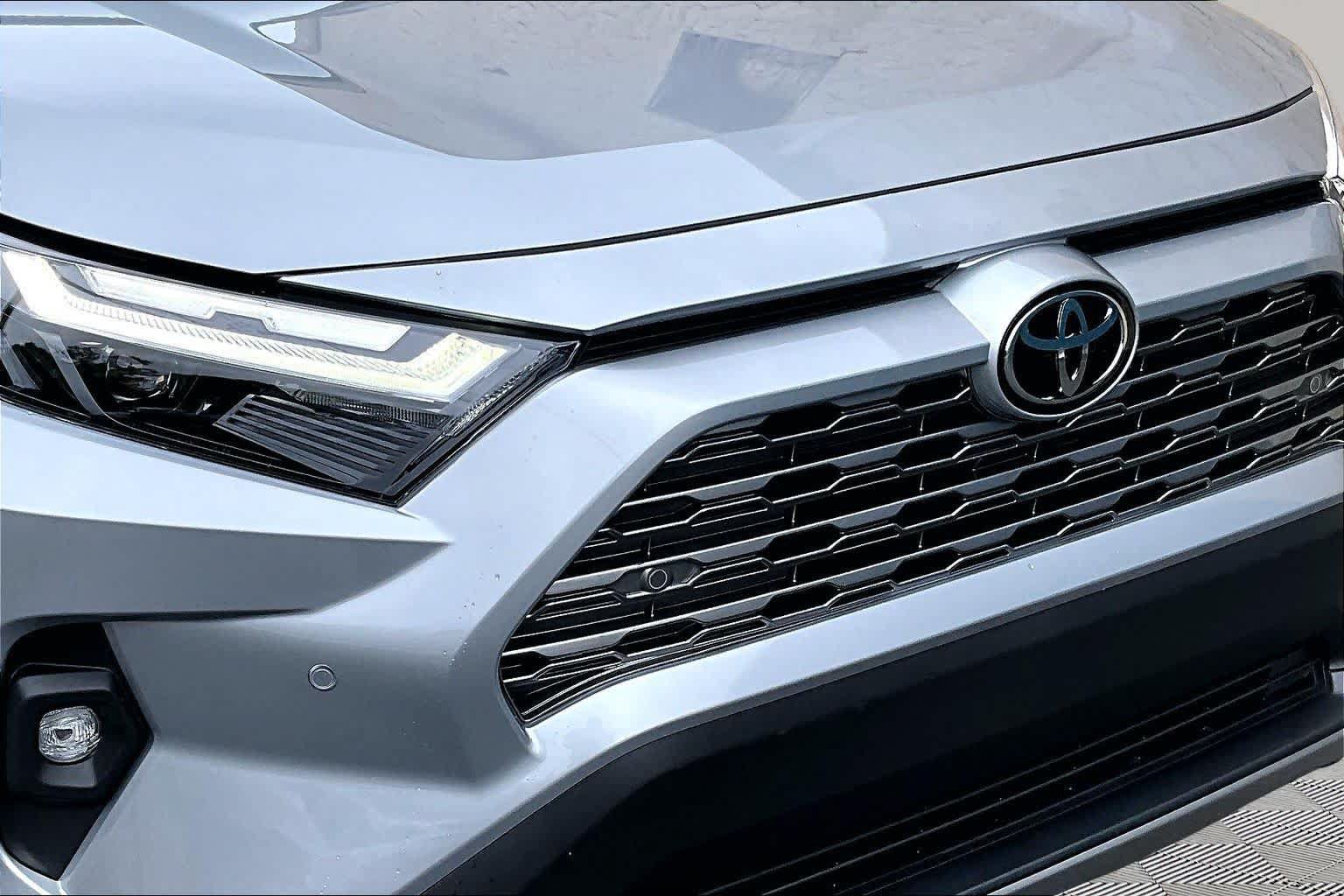 Certified 2025 Toyota RAV4 Limited FWD image 30