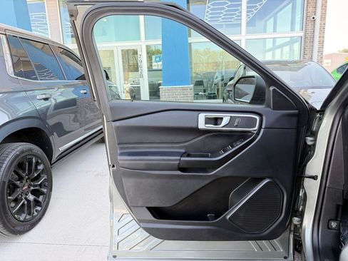 Used 2020 Ford Explorer XLT w/ Equipment Group 202A RWD image 18