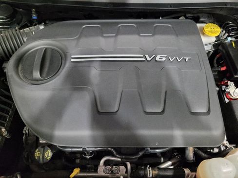 Used 2019 Jeep Cherokee Limited AWD/4WD image 30