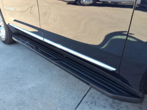 Used 2023 GMC Yukon XL SLT image 23