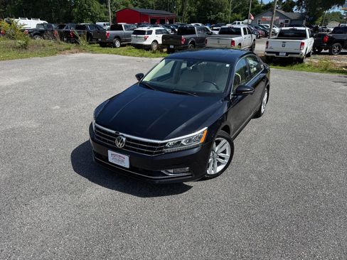 Used 2017 Volkswagen Passat 1.8T SEL Premium FWD image 32
