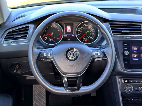 Used 2020 Volkswagen Tiguan SE image 22