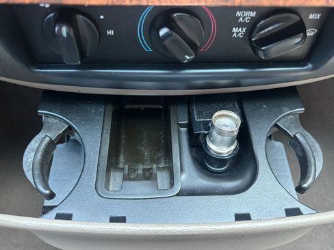 Used 2005 Mercury Grand Marquis GS image 31